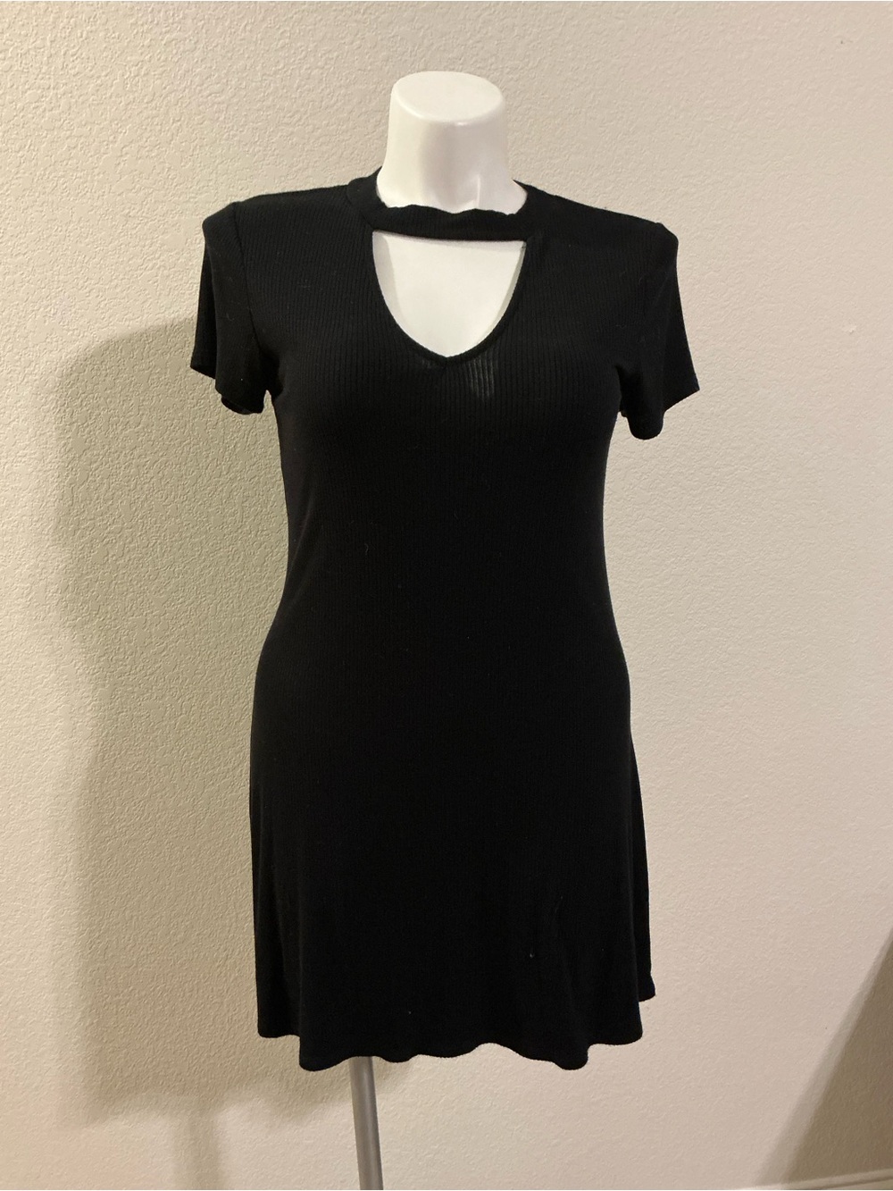 Black dress with collar v-neck.